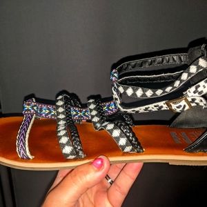Billabong boho gladiators size 10